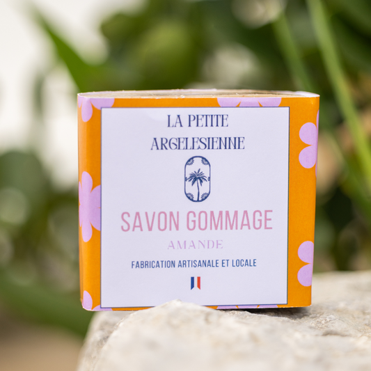 savon-gommage à l’amande