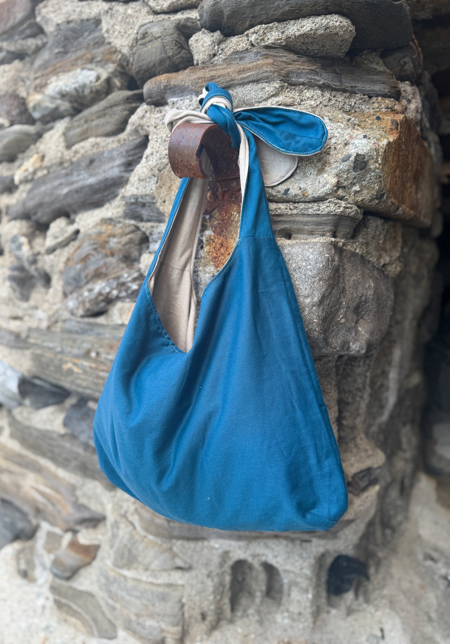 Sac artisanal réversible en tissu recyclé